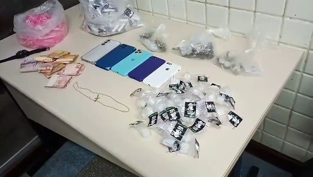 Vídeo: Cinco suspeitos são presos em cerco da Rondesp no bairro de Pernambués