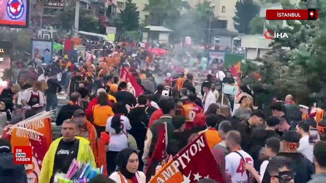 Galatasaray taraftarı, kutlamalar için Yenikapı'ya akın etti