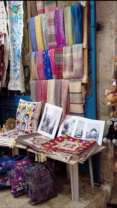 رحلة عبر أزقة القدس: اكتشاف سحر المدينة القديمة - **A Journey Through the Alleys of Jerusalem: Discovering the Magic of the Old City**