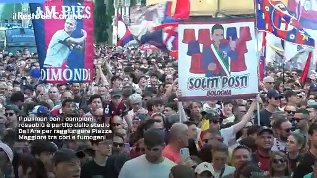 Bologna in festa per la Coppa Italia: la parata con il pullman