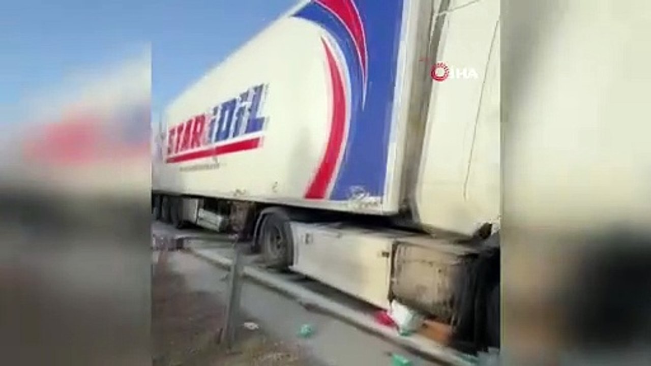 İki tır ve bir otomobilin karıştığı kazada otoyol savaş alanına döndü