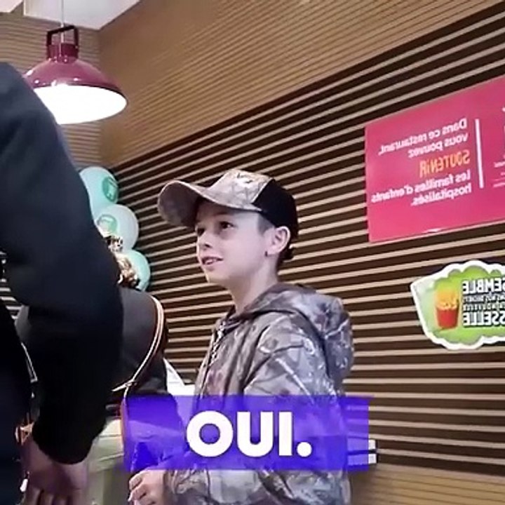 Un enfant offre un Mcdo à un SDF 😍