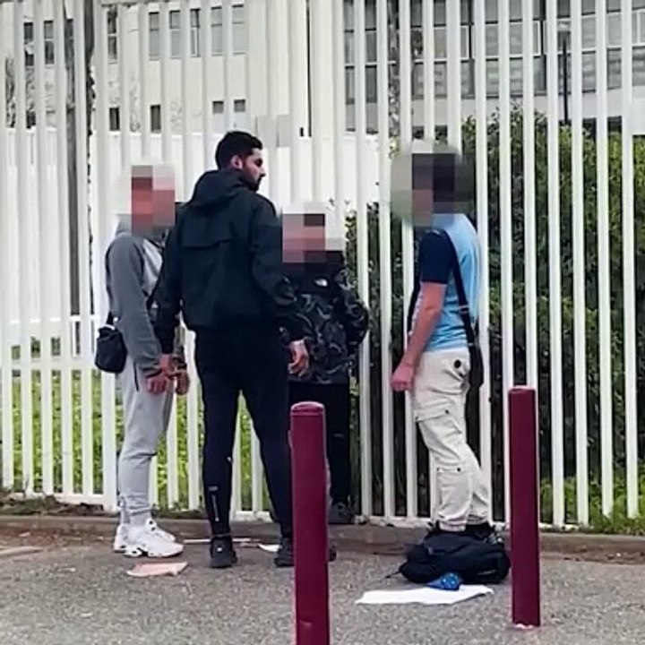 ils s'en prennent à un petit de 13 ans 😳