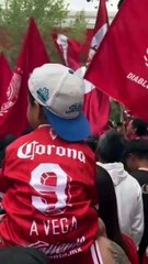UN INFIERNO   La gente del Toluca alienta con todo previo a la gran final de la Liga MX.