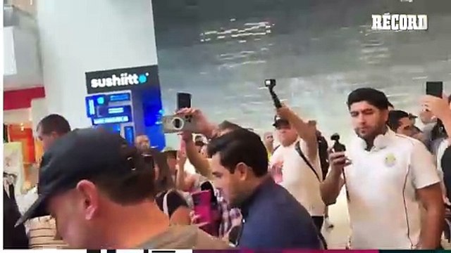 Gabriel Milito, próximo DT de Chivas, llega a Guadalajara: “Espero que sea una linda historia”.