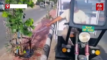 इंजीनियर ने बनाई एनवायरमेंट एंबुलेंस, सातों दिन देते हैं पौधों को पानी, एक दिन करते हैं देखभाल