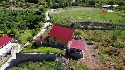 Tortum Şelalesinin eteklerinde heyelan