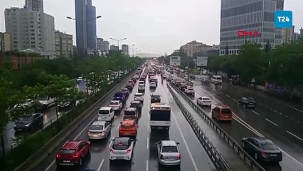 İstanbul'da haftanın ilk gününde trafikte yoğunluk yüzde 80 olarak ölçüldü