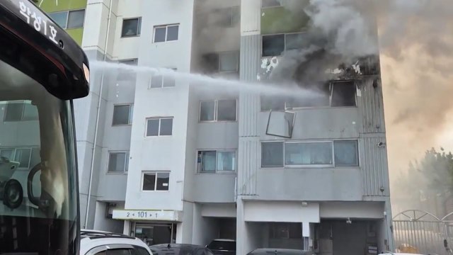 강원도 원주 아파트 화재...주민 3명 연기 흡입·19명 대피 / YTN