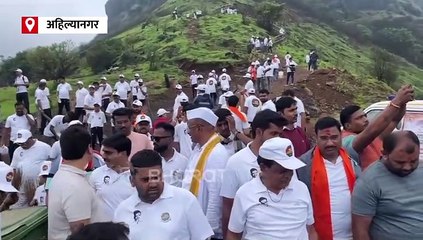 हाती झाडू घेत खासदारांकडून रायरेश्वर मंदिरासह गडाची स्वच्छता, गडांसाठी केंद्राकडे पाठपुरावा करण्याचा निर्धार; पाहा व्हिडिओ