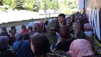 ''Açılışta ilk 50 müşteriye bedava'' denince binlerce kişi birbirini ezdi!