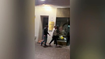 Rissa in centro a Bolzano con i machete: il video impressionante