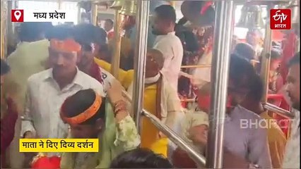 अमावस्या वट सावित्री पर उमड़ा भक्तों का सैलाब, शारदा मंदिर में करें मां का दिव्य दर्शन
