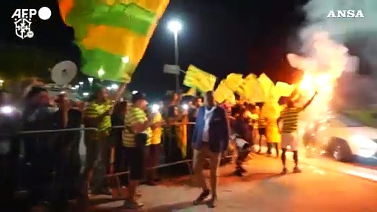 Ancelotti e' in Brasile, accolto da centinaia di tifosi