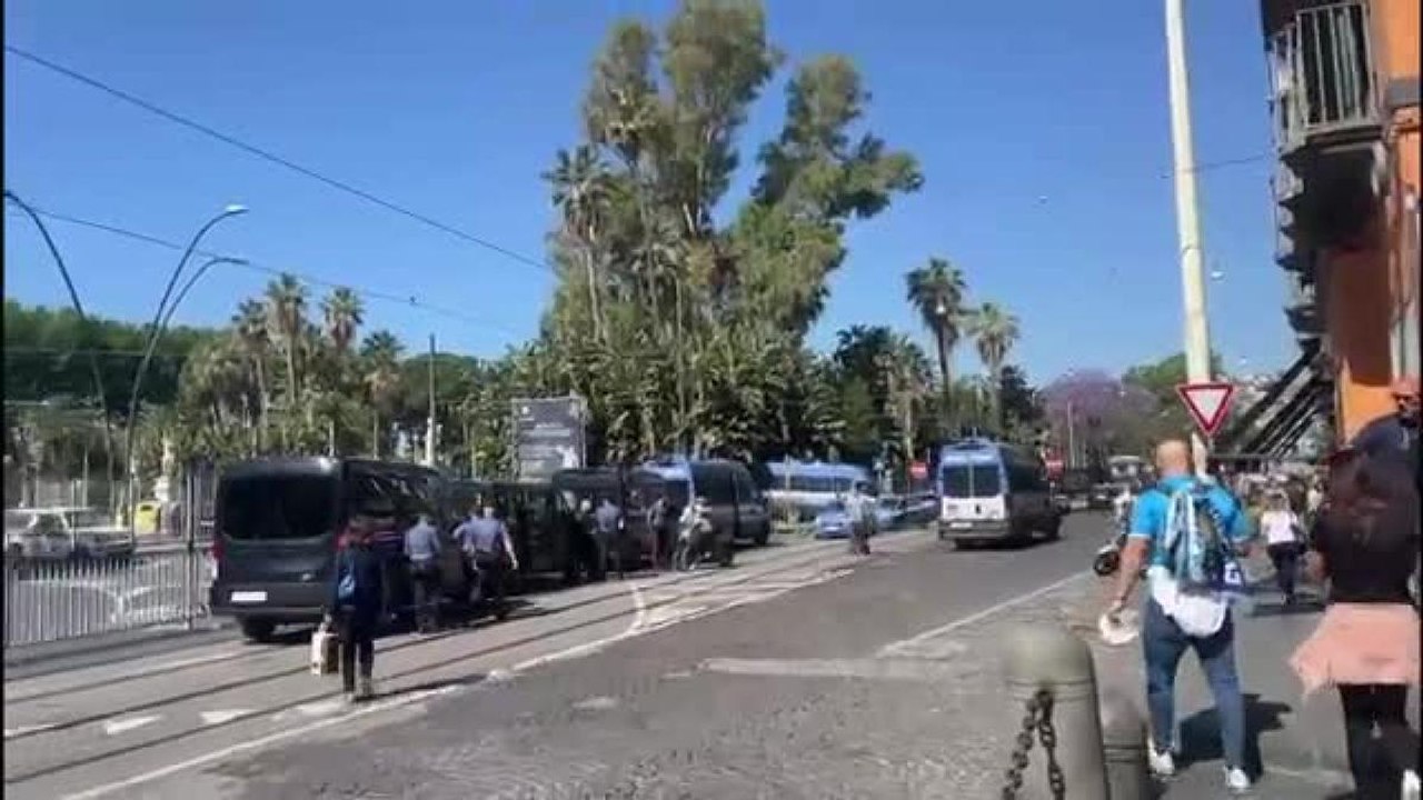 Festa scudetto del Napoli, l'arrivo delle forze dell'ordine nei luoghi della sfilata