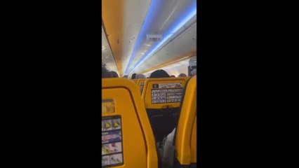 Ryanair e l'annuncio per i passeggeri in arrivo a Bari: «Spero che non siate a dieta»