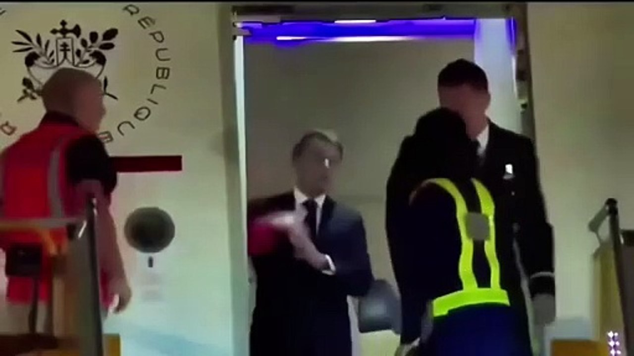 Fransa Cumhurbaşkanı Macron, eşinden tokat mı yedi? Dünya bu görüntüleri konuşuyor
