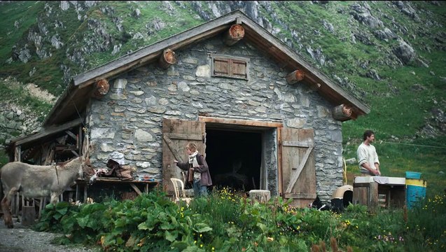 Fino alle montagne : la fuga dalla città diventa un'odissea tra natura, solitudine e ricerca di autenticità