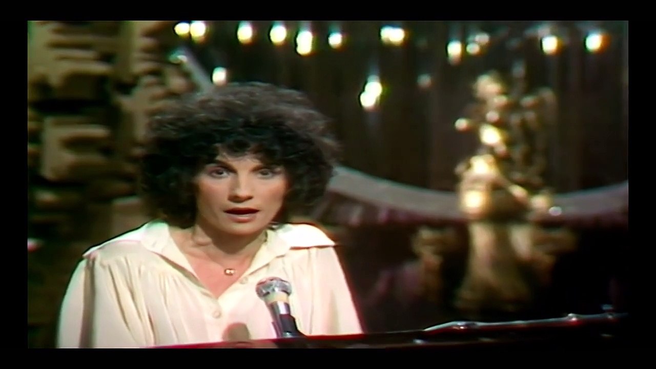 MARIE PAULE BELLE — LA PARISIENNE – (Françoise Mallet-Joris, Michel Grisolia / Marie Paul Belle) ～ Numéro 1 à Serge Lama (10 avril 1976) | LES JOLIES DEMOISELLES DE LA CHANSON FRANÇAISE DES ANNÉES 70 | VOLUME 1