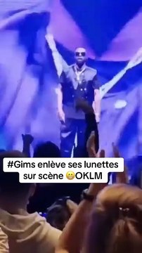 Gims surprend ses fans et enlève ses lunettes sur scène