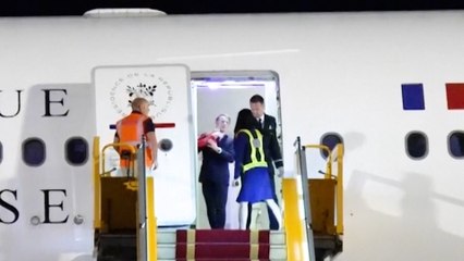 Gifle ou « chamaillerie » ? Le couple Macron fait polémique à son arrivée au Viêt Nam