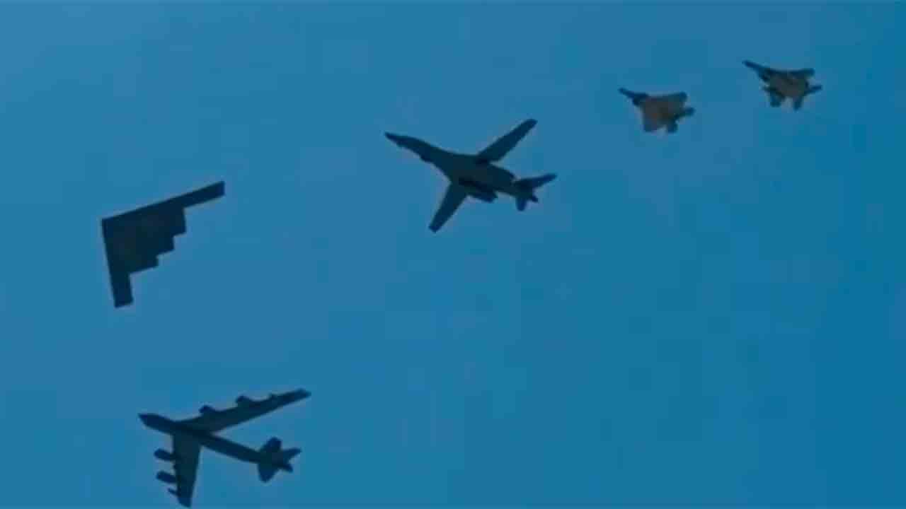 Video: b-2-, b-1b- und b-52h-bomber überfliegen miami beach