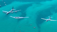 動画：B-2、B-1B、B-52H爆撃機がマイアミ・ビーチを飛行