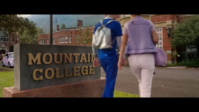 Zombies 4 - Dawn Of The Vampires Bande-annonce VO