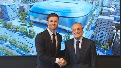 Las imágenes de la firma y el posado de Xabi Alonso como entrenador del Real Madrid