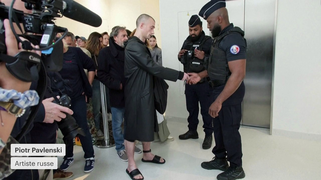 L‘artiste russe Piotr Pavlenski expulsé à l’ouverture du procès de Mimi Marchand