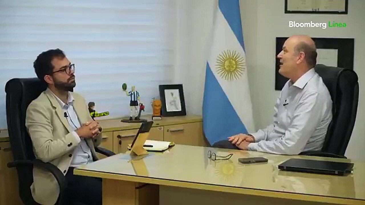 Sturzenegger atacó a los argentinos por defender la mano de Dios: "Acto ilícito”