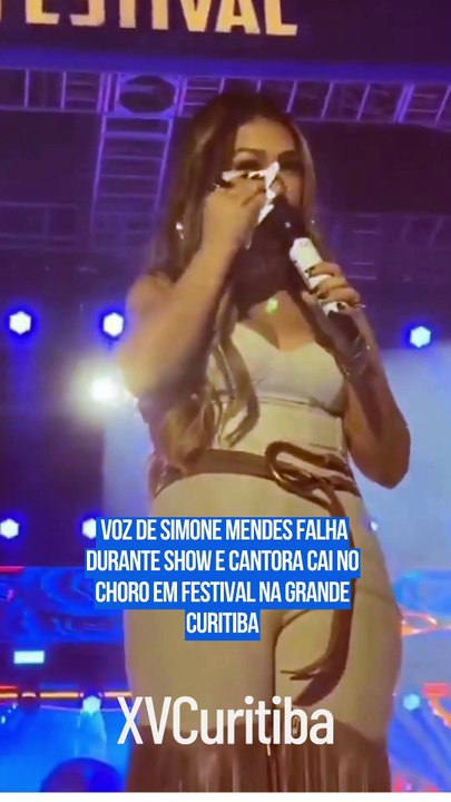 Voz de Simone Mendes falha durante show e cantora cai no choro em Festival na Grande Curitiba