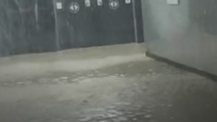 Worli Underground Metro Station में भरा बारिश का पानी