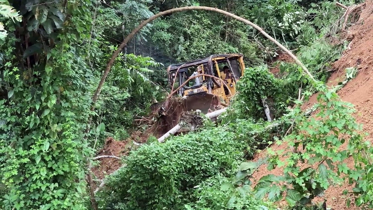 Effective New Road Opening in the Mountains with D6R XL