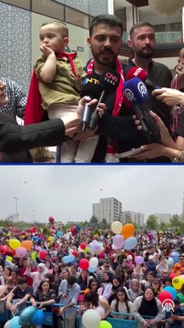 Kanseri yenen çocuk için gökyüzüne balonlar bırakıldı