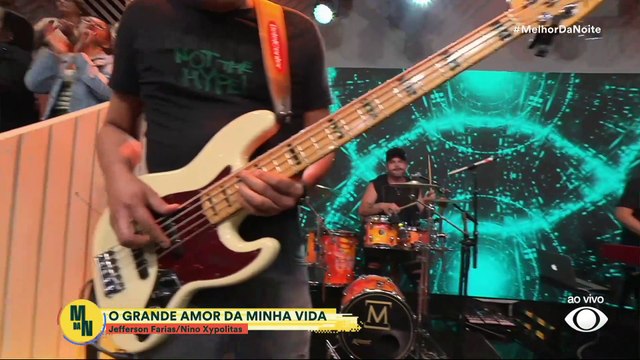 Michel Teló canta o clássico sertanejo Convite de Casamento