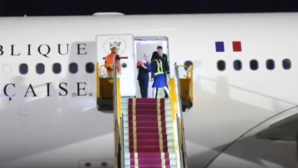 Polémica por el “bofetón, o no” de Brigitte Macron al presidente galo en el avión presidencial.