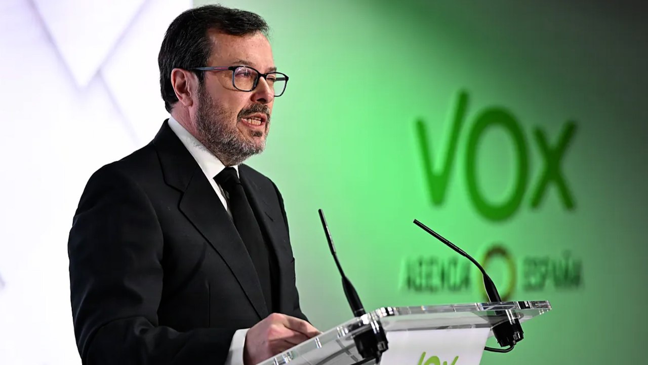 Vox dice que el PP tiene la "red de contactos de una zarigüeya" en Europa y que contactó con ellos