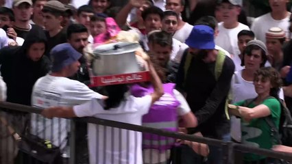 توتر في القدس القديمة مع إحياء إسرائيليين مسيرة الأعلام