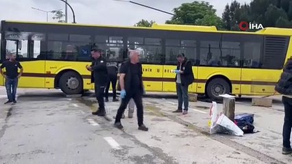 Dönüş yapan otobüsün altına giren motosikletli genç hayatını kaybetti