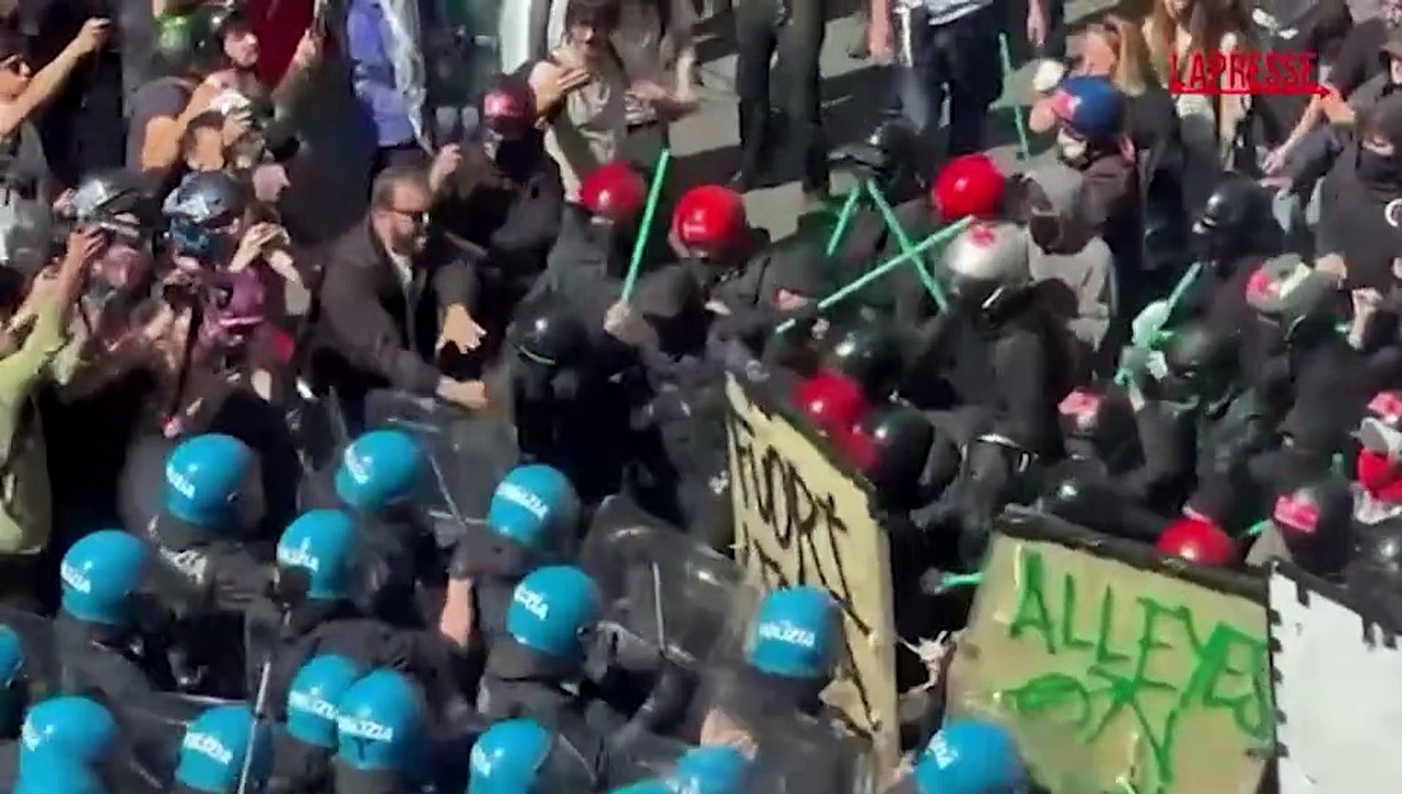 Dl sicurezza, un ferito tra i manifestanti negli scontri con la polizia a Roma: "Mi hanno massacrato"