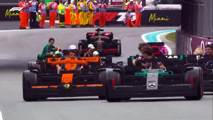 Contacto entre McLaren y Alpine... ¡y los ladrillos LEGO salen volando!