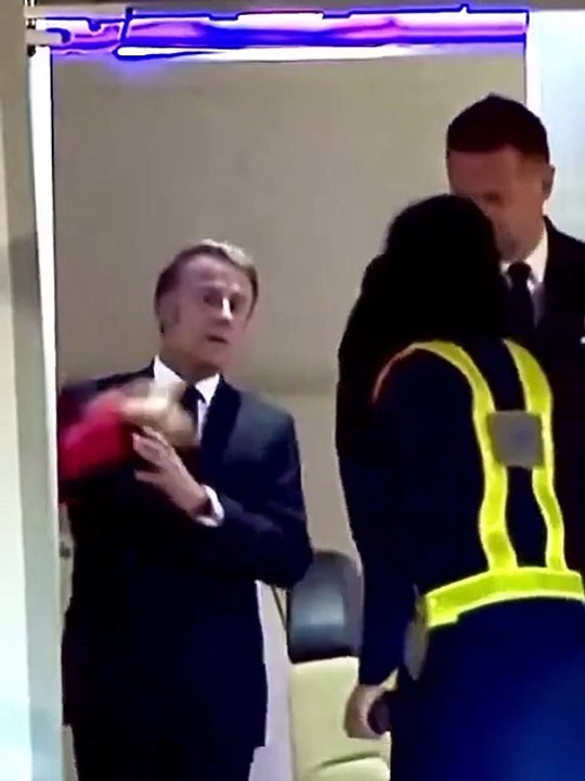 ¿Le dieron una cachetada a #emmanuelMacron?