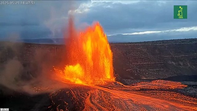 El volcán Kilauea en Hawái lanza espectaculares chorros de lava