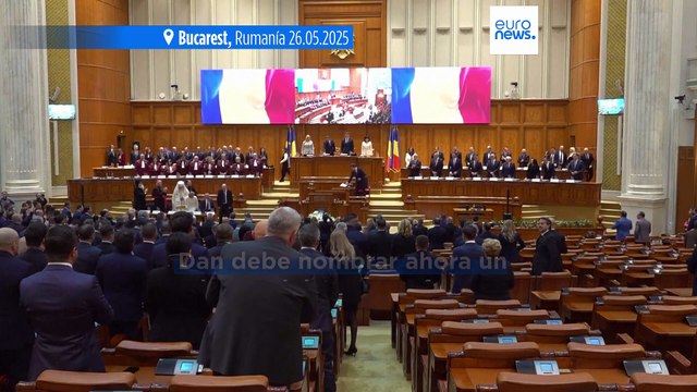 Nicusor Dan jura como presidente de Rumanía aliviando la crisis política del país