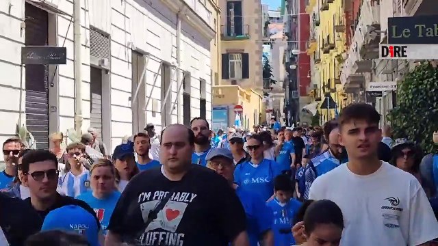 Napoli - CALCIO. NAPOLI PRONTA PER SFILATA AZZURRA: IN MIGLIAIA VERSO IL LUNGOMARE (26.05.25)