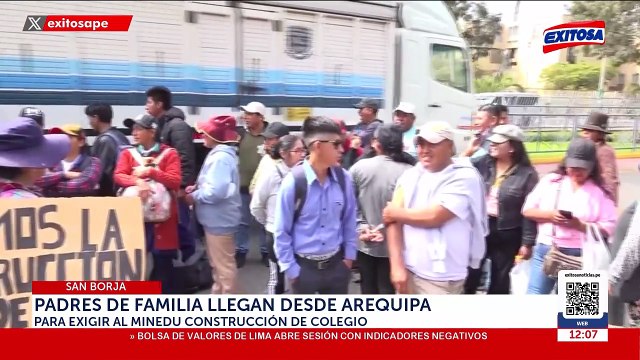 Protesta frente al Minedu: Padres de Arequipa denuncian que cientos de alumnos estudian en colegio en mal estado