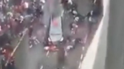 Terrore a Liverpool: auto sulla folla durante la parata della squadra