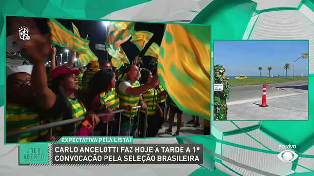 “Carlinhos vem aí, o bicho vai pegar”: Ancelotti é recebido com festa da torcida e ganha apelido