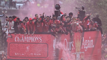 Im roten Dunst: Liverpools Meisterparade im Video